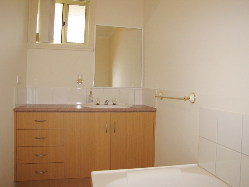 2/7 Sydney Crescent, Lalor VIC 3075