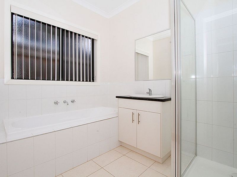 72 Tuross Crescent, South Morang VIC 3752