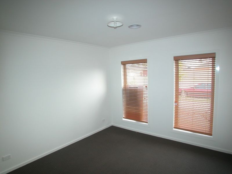 54 Grange Drive, South Morang VIC 3752