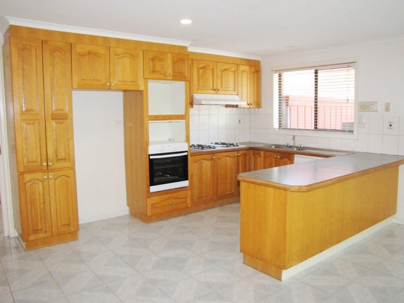 34 Bowman Drive, Mill Park VIC 3082