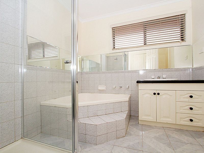 34 Bowman Drive, Mill Park VIC 3082