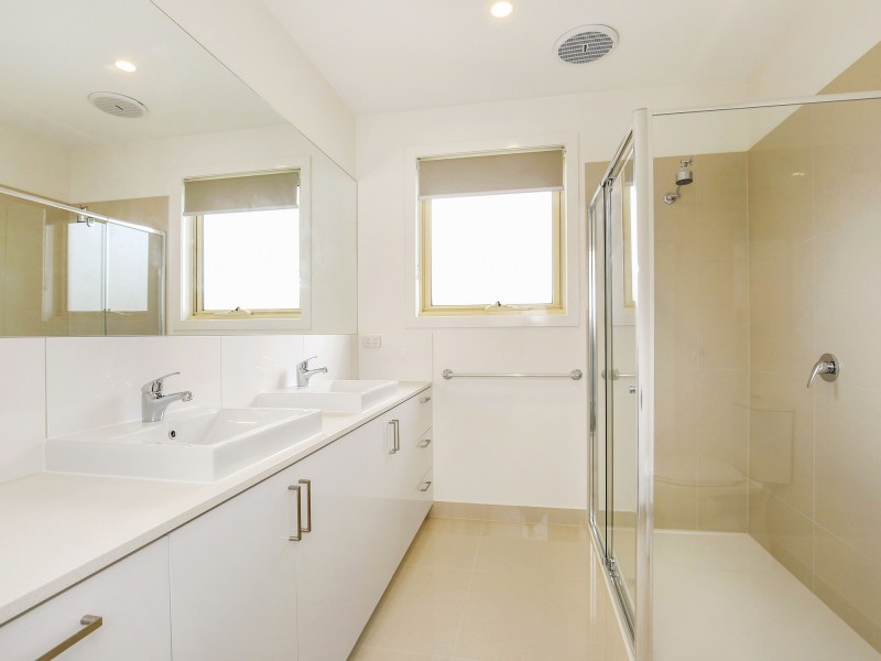 11 McGlynn Avenue, South Morang VIC 3752