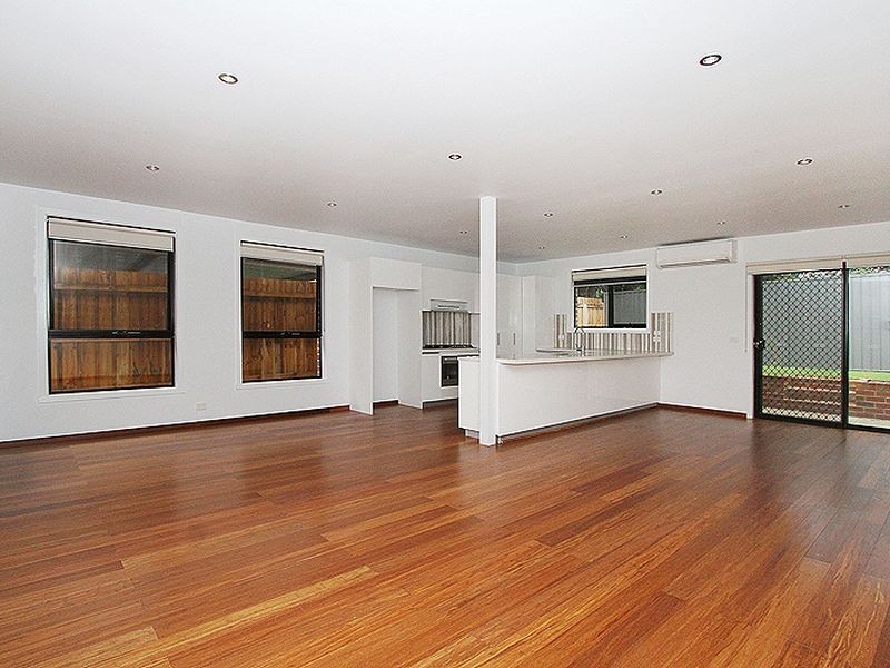 22a McLaughlin Crescent, Mill Park VIC 3082