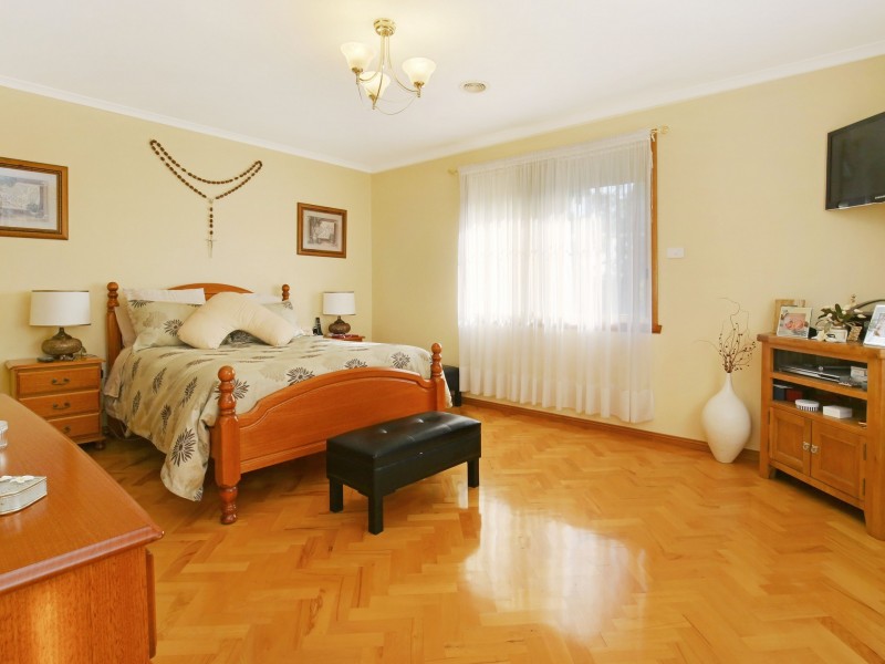 18 The Green, Mill Park VIC 3082