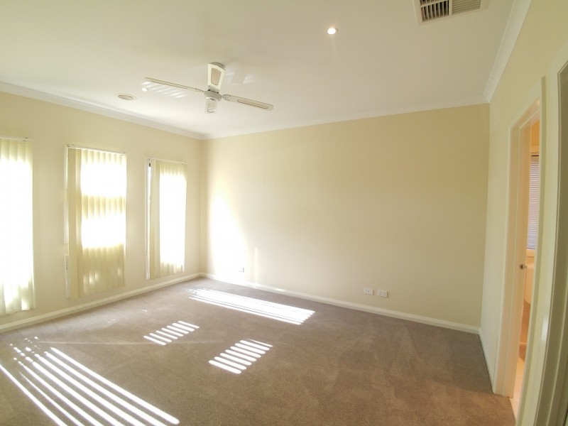 11 Grampians Drive, South Morang VIC 3752