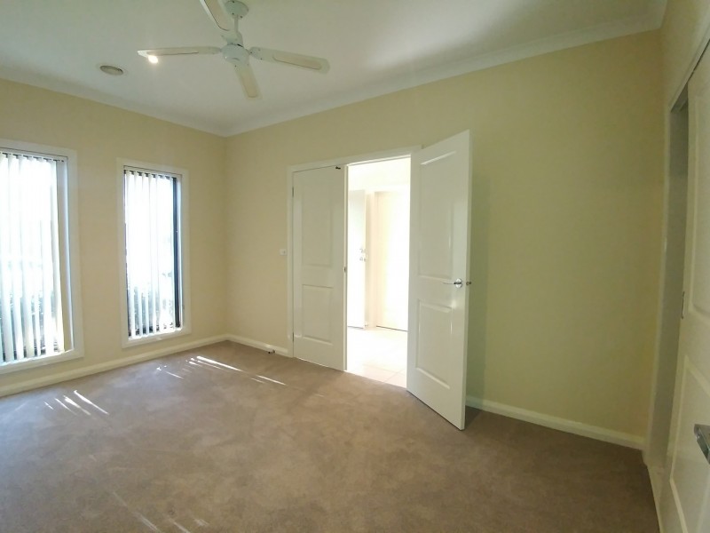 11 Grampians Drive, South Morang VIC 3752