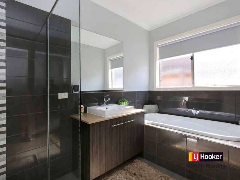 18 Pomegranate Grove, Mernda VIC 3754