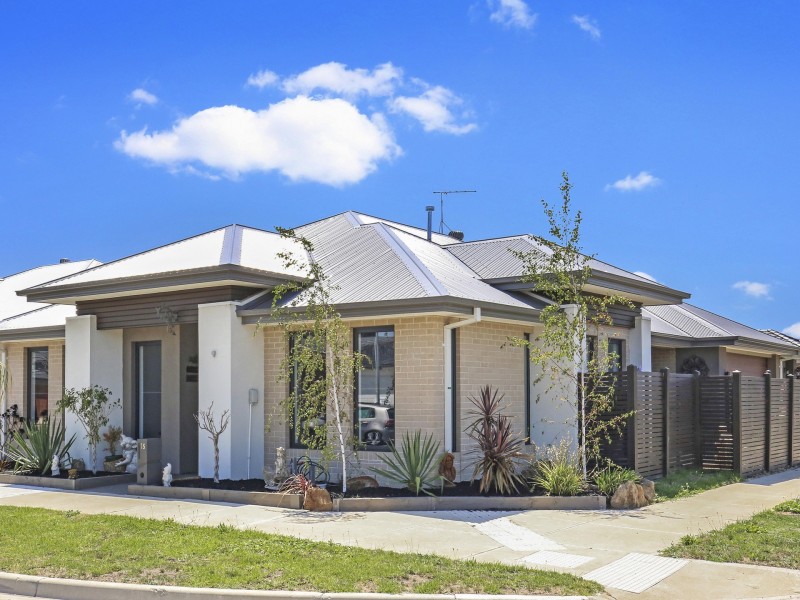 15 Rockgarden Way, Wollert VIC 3750