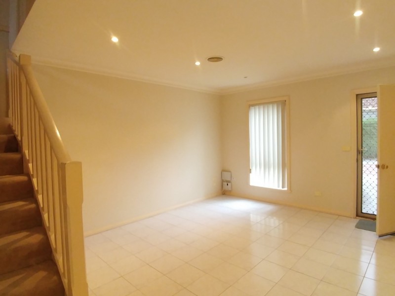 4/4 Rivergum Drive, Mill Park VIC 3082