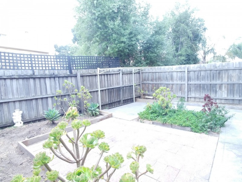 4/4 Rivergum Drive, Mill Park VIC 3082