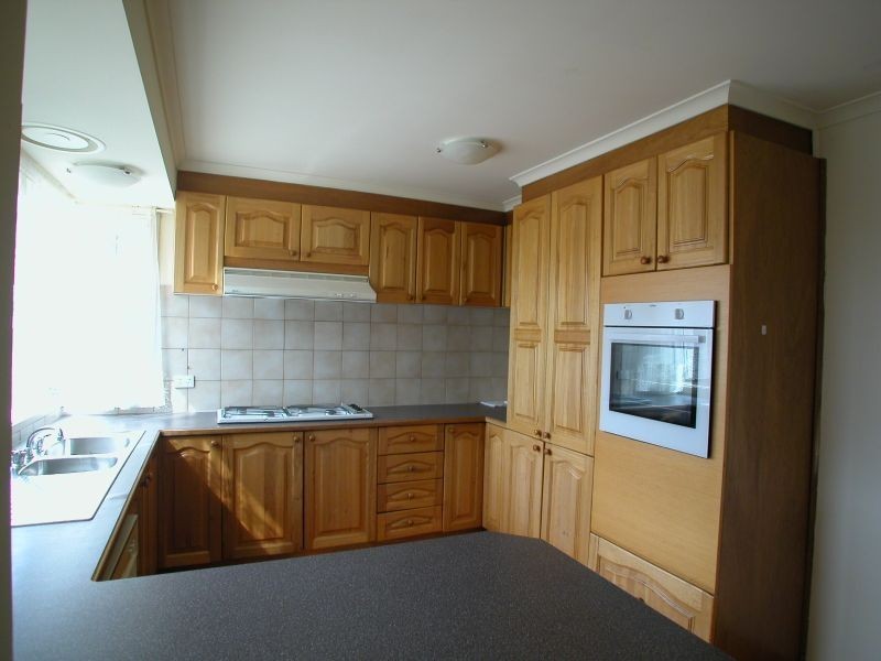 8 Moore Close, Mill Park VIC 3082