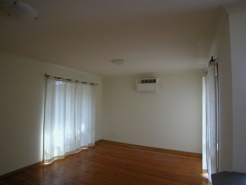 8 Moore Close, Mill Park VIC 3082