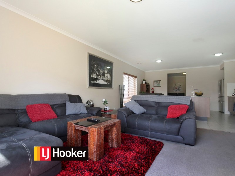 6 Coracle Drive, Sanctuary Lakes VIC 3030