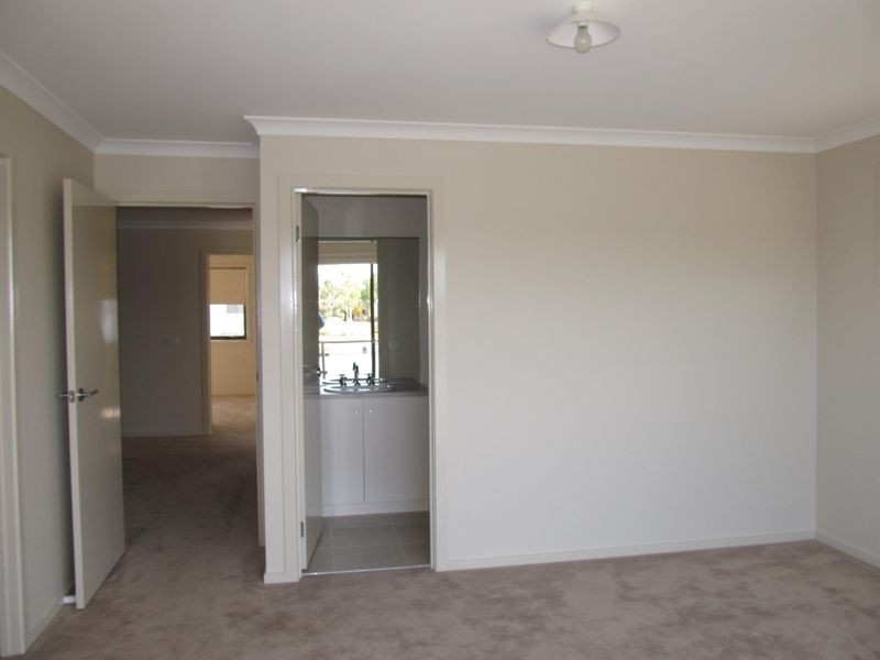 27 Courthouse Walk, Doreen VIC 3754