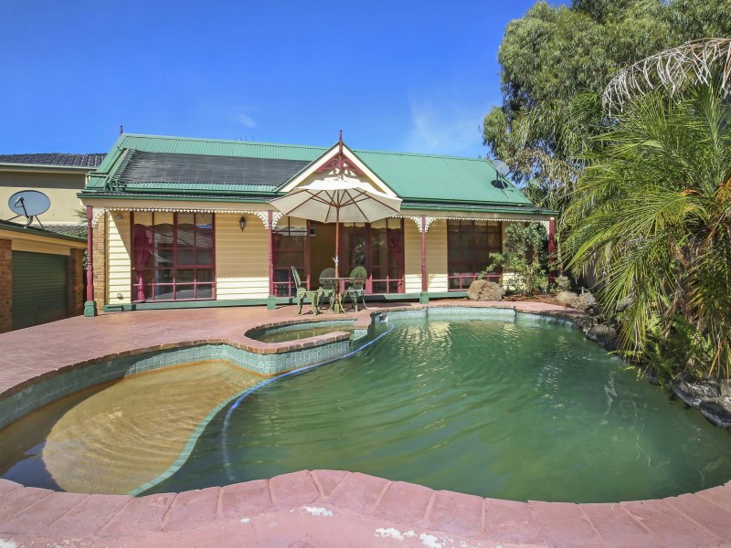 6 Laurina Turn, Mill Park VIC 3082