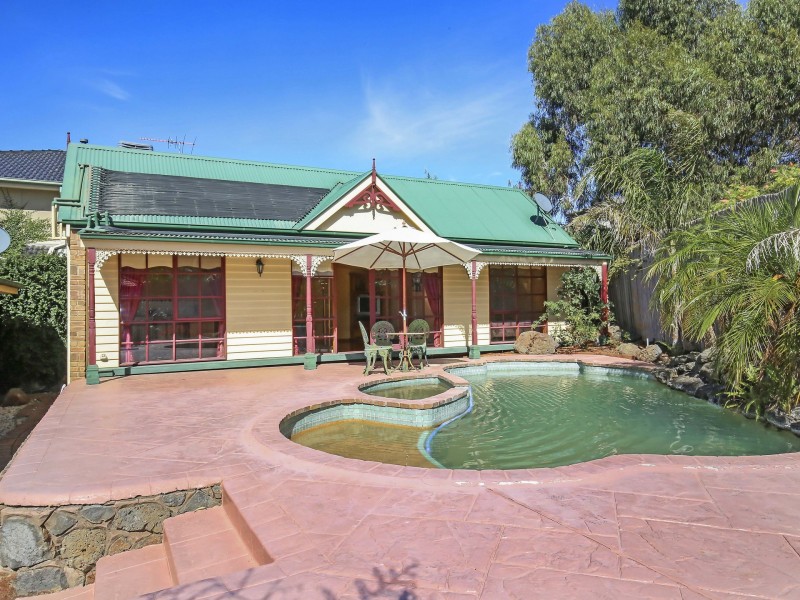 6 Laurina Turn, Mill Park VIC 3082