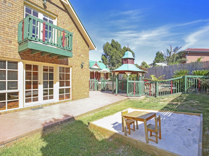 6 Laurina Turn, Mill Park VIC 3082