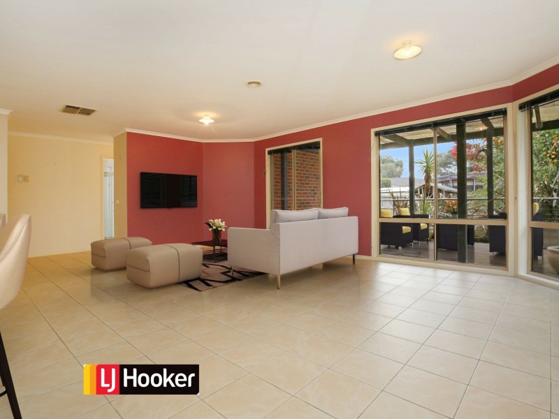 8 Featherpark Terrace, South Morang VIC 3752