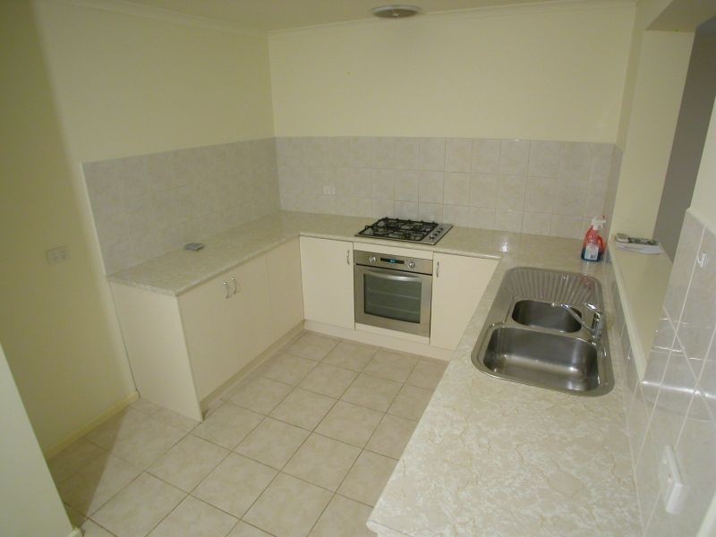 1/79 Woolnough Drive, Mill Park VIC 3082