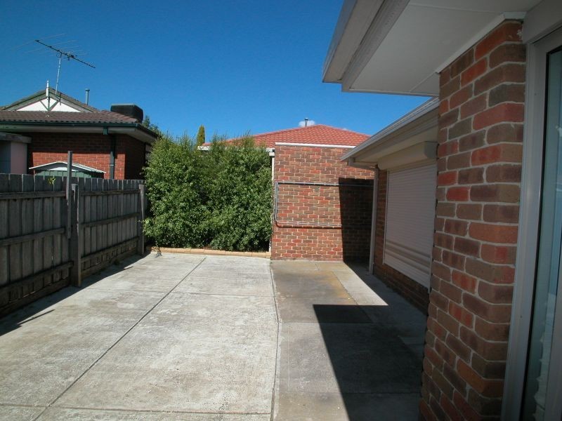 1/6 Bradley Drive, Mill Park VIC 3082