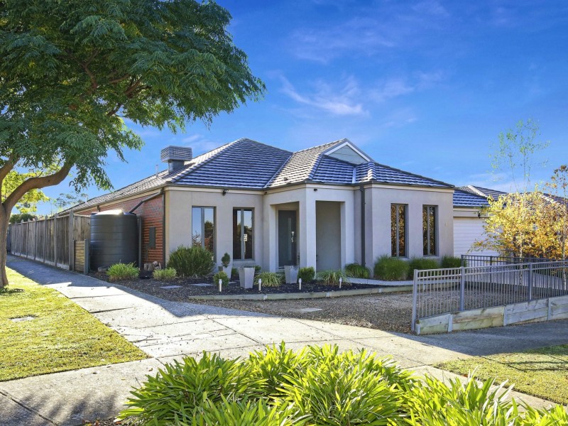 18 Outcrop Crescent, South Morang VIC 3752