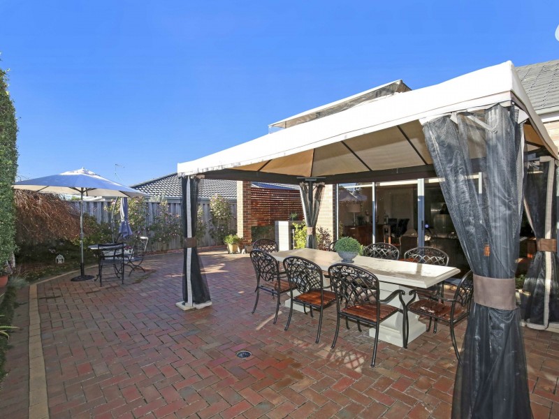 18 Outcrop Crescent, South Morang VIC 3752