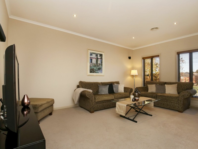 18 Outcrop Crescent, South Morang VIC 3752