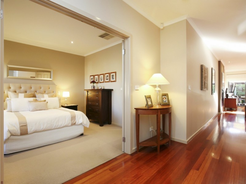 18 Outcrop Crescent, South Morang VIC 3752