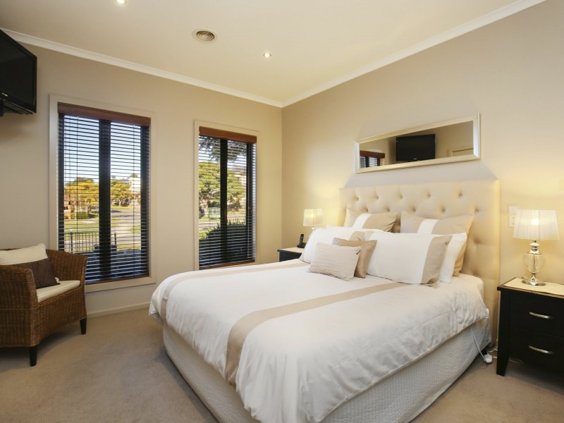 18 Outcrop Crescent, South Morang VIC 3752