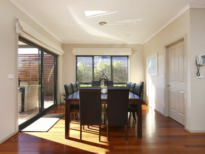 18 Outcrop Crescent, South Morang VIC 3752