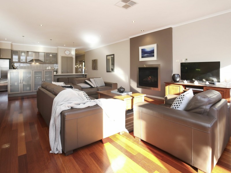 18 Outcrop Crescent, South Morang VIC 3752