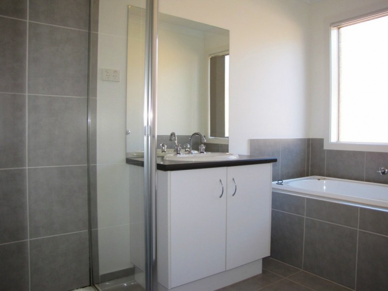 6 Treeview Drive, South Morang VIC 3752