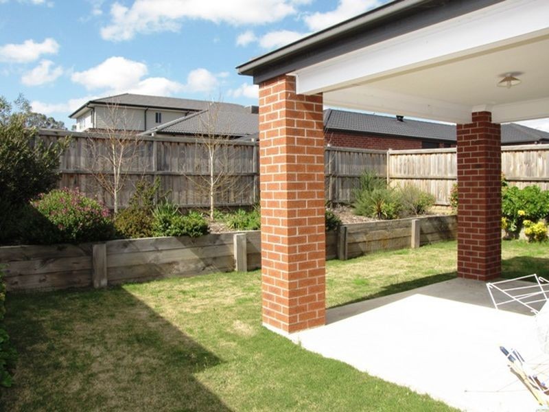 32 Aylesbury Boulevard, Doreen VIC 3754