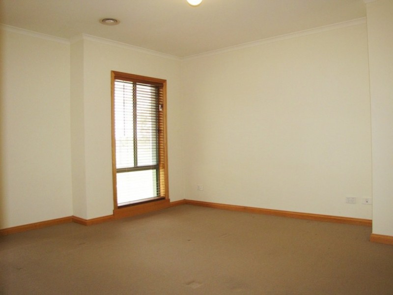 23 Vincent Drive, South Morang VIC 3752