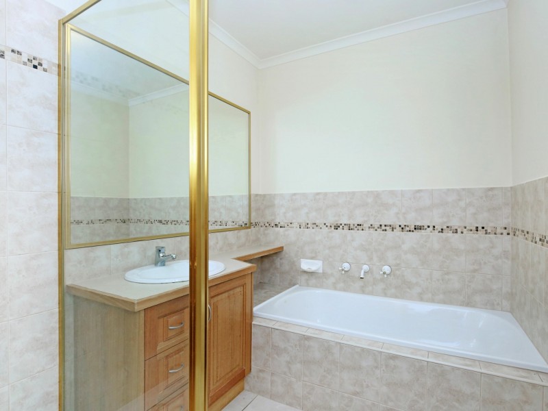 23 Vincent Drive, South Morang VIC 3752