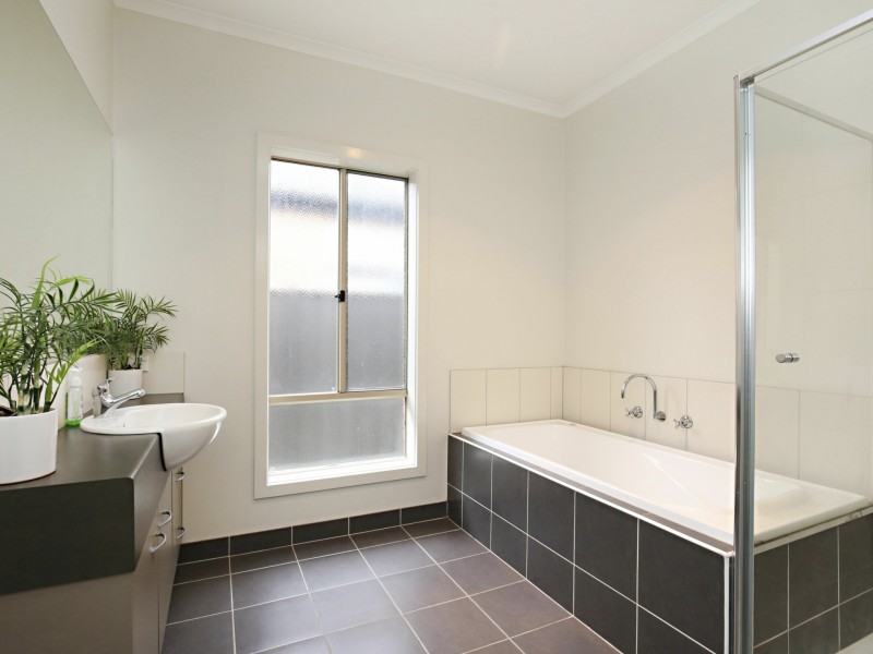 24 Paisley Crescent, Mernda VIC 3754