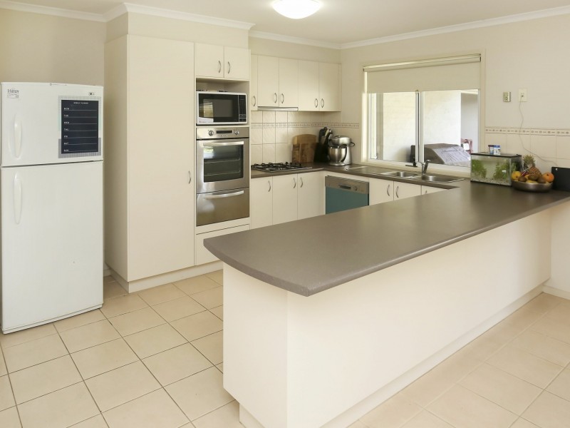 3 The Breezewater, Sanctuary Lakes VIC 3030