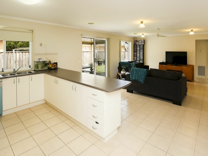 3 The Breezewater, Sanctuary Lakes VIC 3030