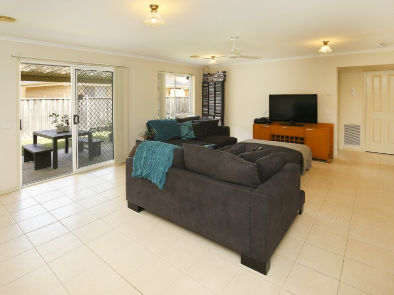 3 The Breezewater, Sanctuary Lakes VIC 3030