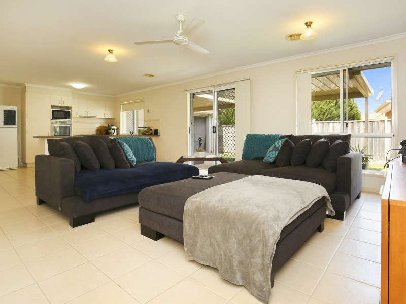 3 The Breezewater, Sanctuary Lakes VIC 3030