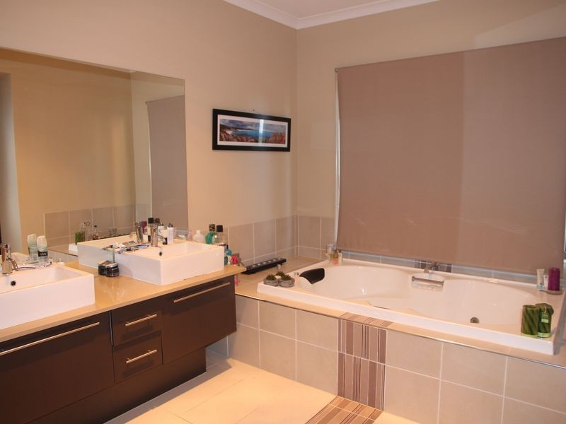 10 Taronga Way, South Morang VIC 3752