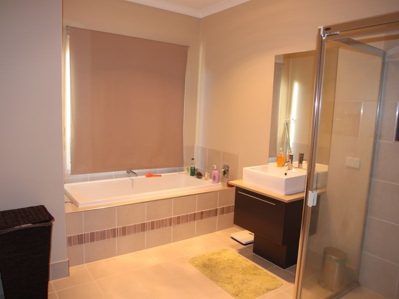 10 Taronga Way, South Morang VIC 3752