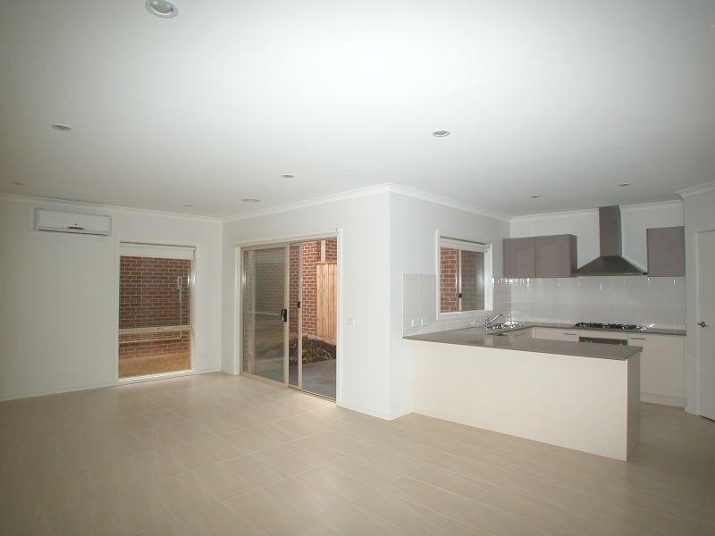 29 Palisades Boulevard, South Morang VIC 3752