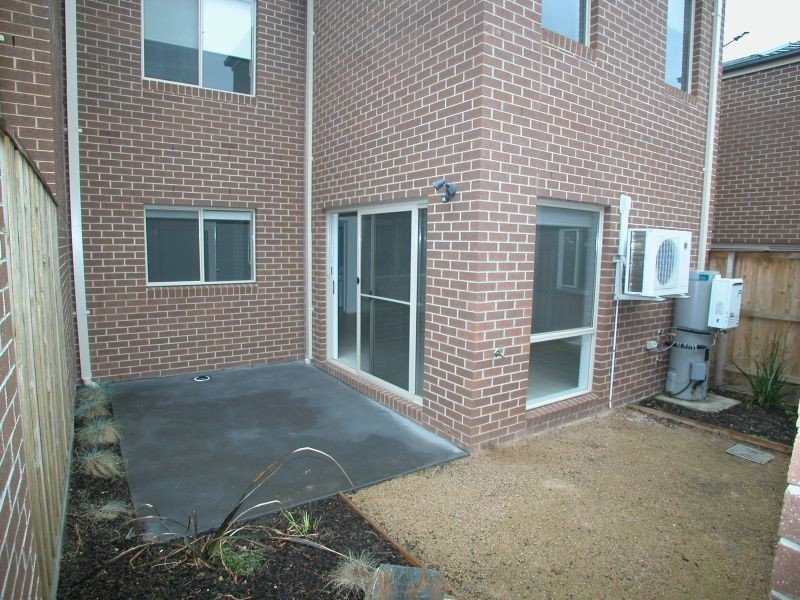 29 Palisades Boulevard, South Morang VIC 3752