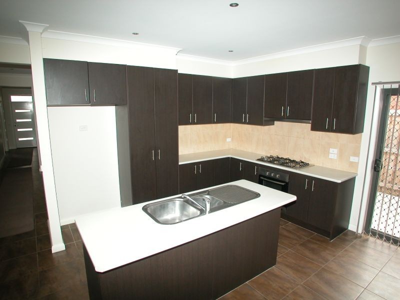 18 Songbird Crescent, South Morang VIC 3752