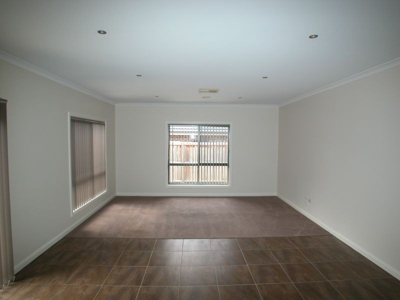 18 Songbird Crescent, South Morang VIC 3752