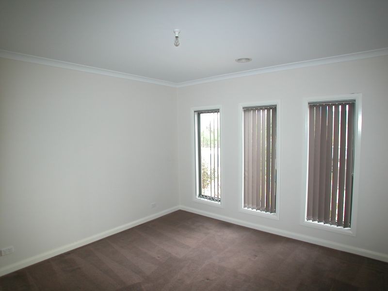 18 Songbird Crescent, South Morang VIC 3752