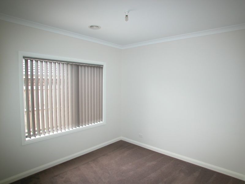 18 Songbird Crescent, South Morang VIC 3752