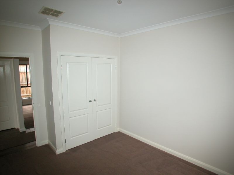 18 Songbird Crescent, South Morang VIC 3752