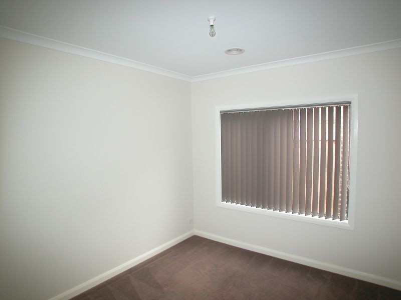 18 Songbird Crescent, South Morang VIC 3752